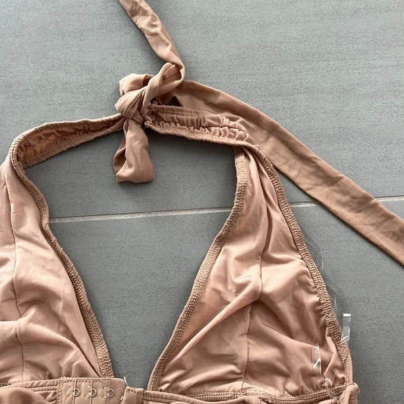 Halter runched crop top. NEVER WORN.Tag still on. Adjustable back and top sizing - Picture 3 of 4